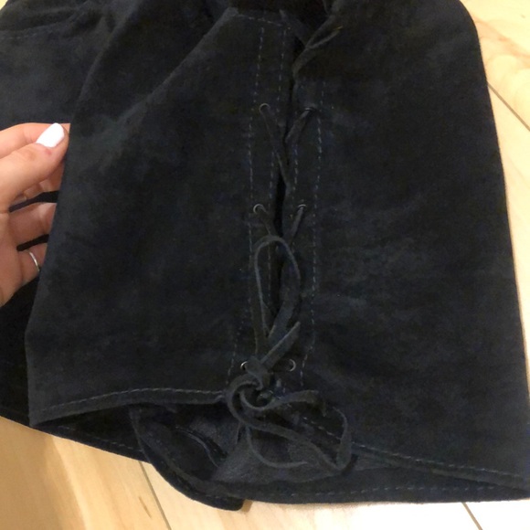 Black suede shorts - Picture 3 of 4